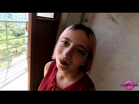 ❤️ Študentka zmyselne fajčí cudzinca vo vnútrozemí - strieka mu na tvár ️ Porno na nás ﹏